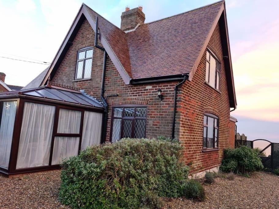 Spacious Detached Home With Beautiful Seaviews, Sleeps 6 Trimingham Eksteriør bilde
